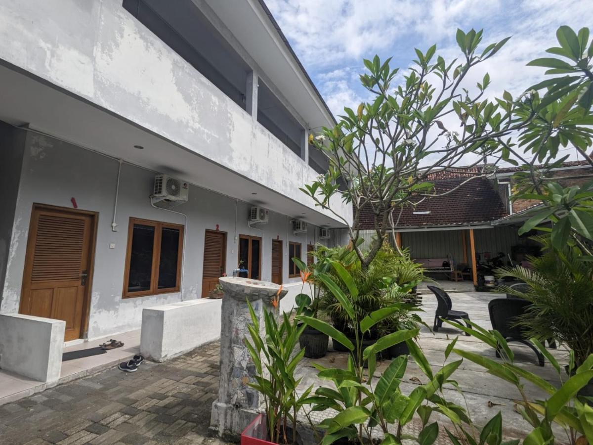 יוגיאקרטה Rumah Pagar Merah Homestay מראה חיצוני תמונה